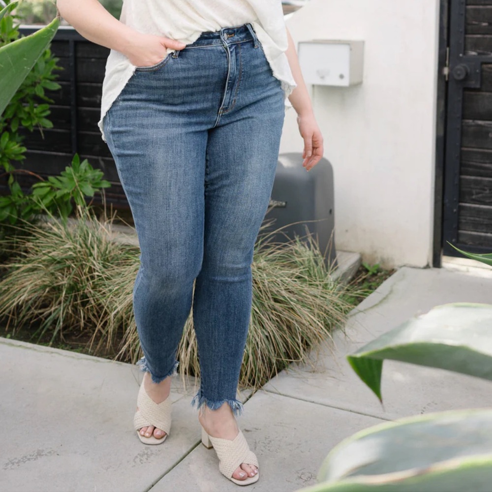 Judy Blue Dessarie High Rise Skinny Distressed raw Hem Women's Blue Jeans sz 14W
